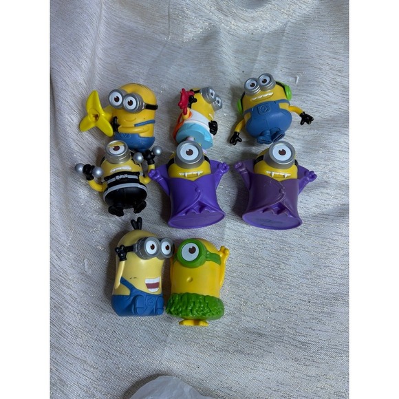 Minions Large Lot of Minions Despicable Me Movies 8 - Picture 1 of 10